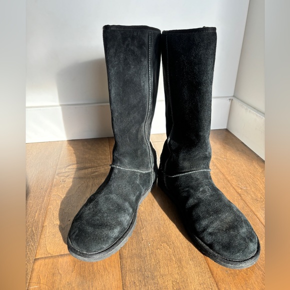 UGG Boots - Picture 10 of 12